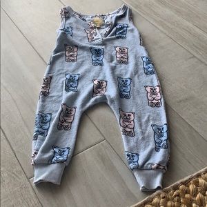 Hugo loves tiki romper